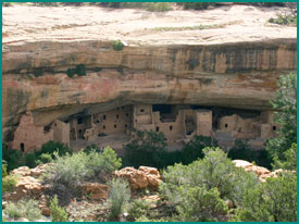 Alcove with an archaeological site (cliff dwelling).